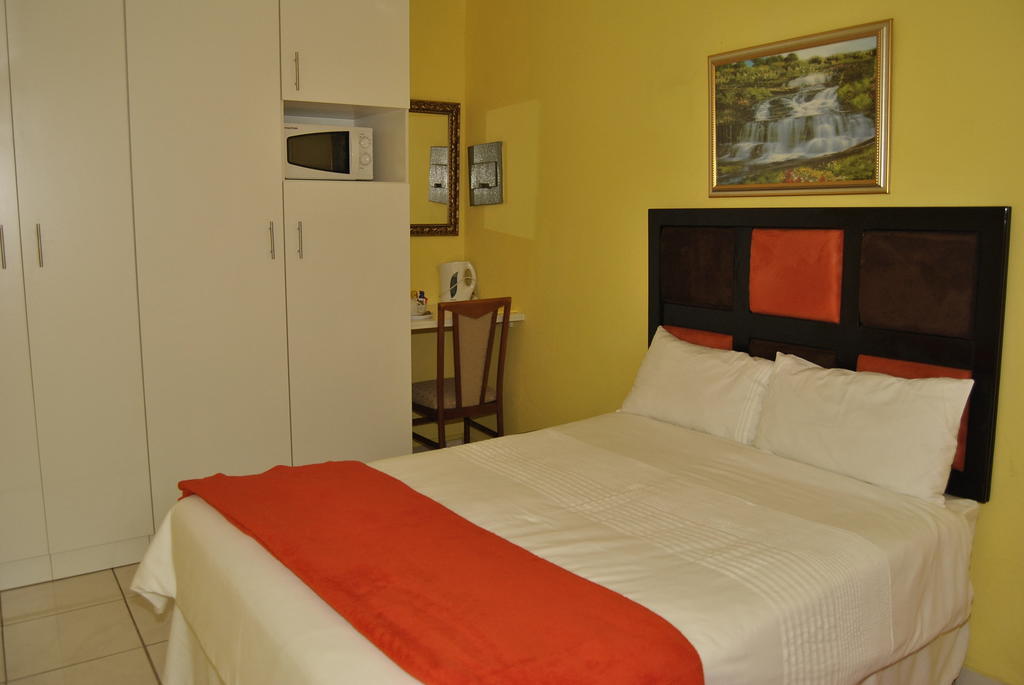Ethen Guesthouse Polokwane Oda fotoğraf