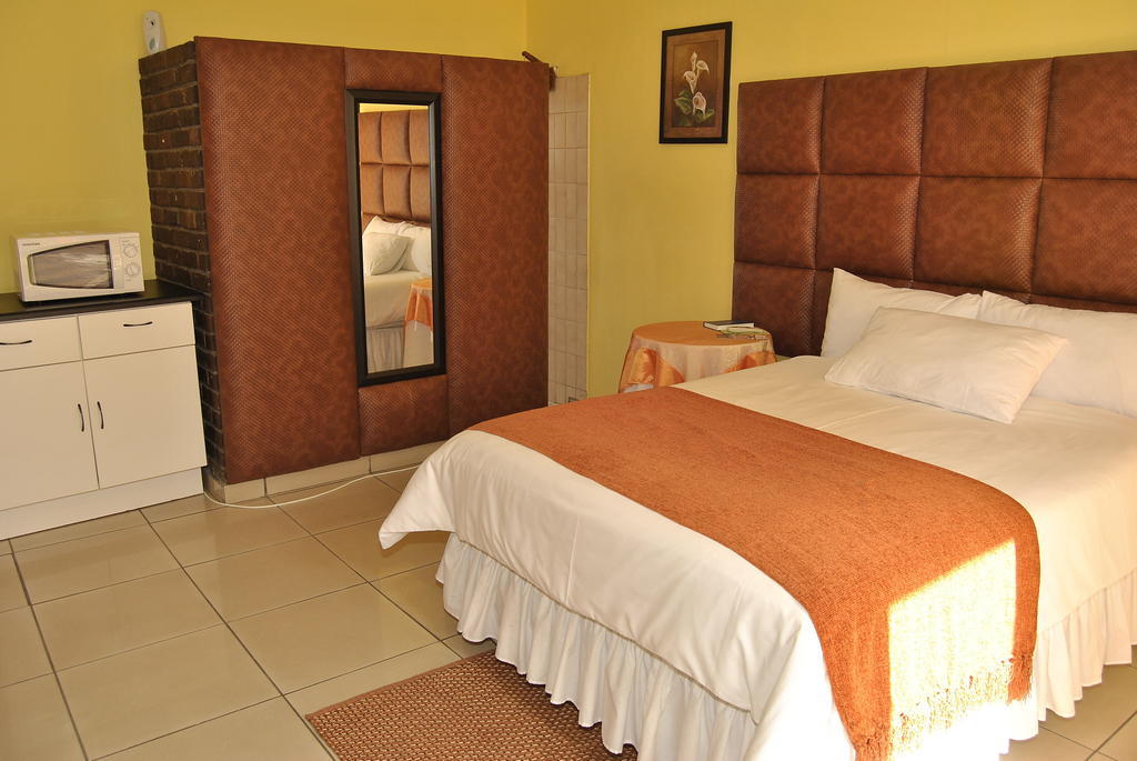 Ethen Guesthouse Polokwane Oda fotoğraf